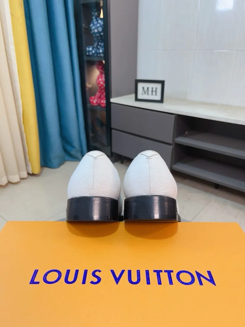 Ex-factory price 720🌹🌹High version [LV] Louis Vuitton's popular casual leather shoes🎖Fashionable and elegant🎖🎖Material: Original imported open-edge beaded cowhide, washed cowhide leather lining, original open-molded rubber outsole, high-end and classy, ​​elegant quality, instantly transforming into a handsome man ❤❤Standard\nNumber: 38-44